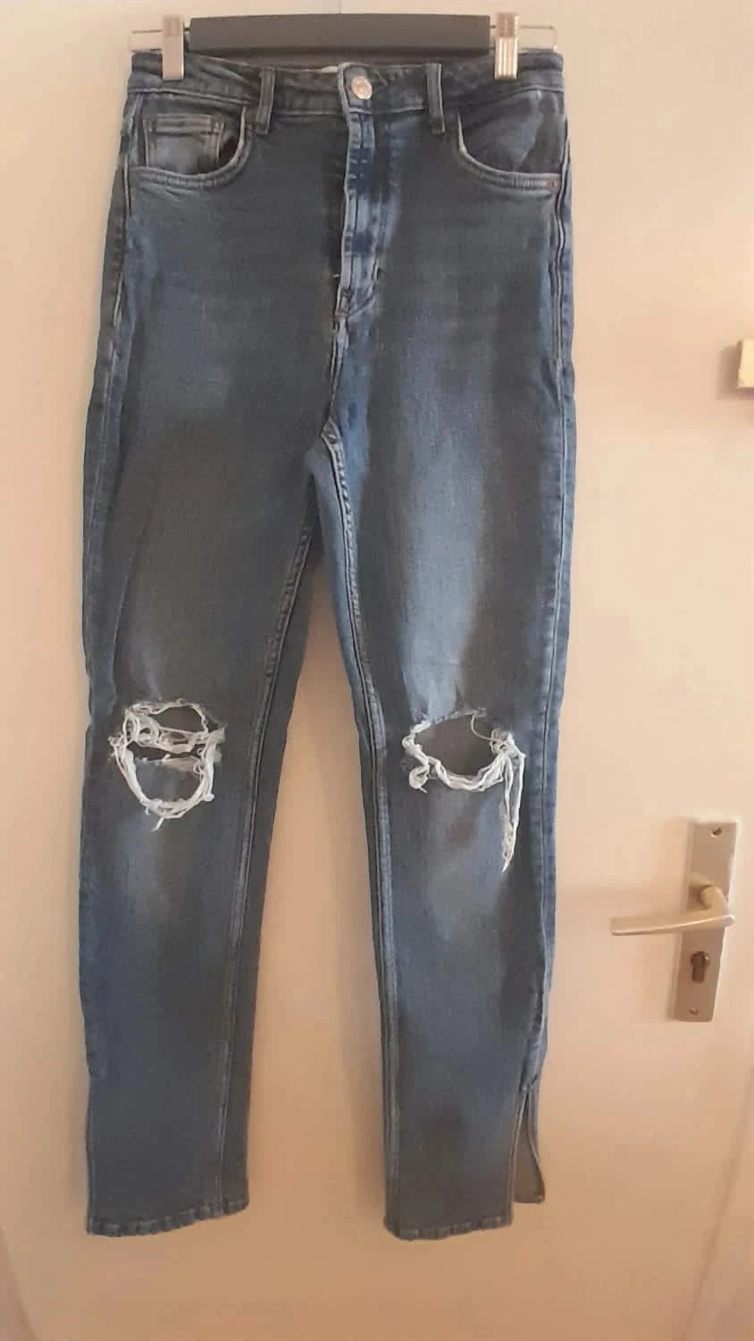 Jeans déchiré, couleur bleu , Taille 36, Marque Zara